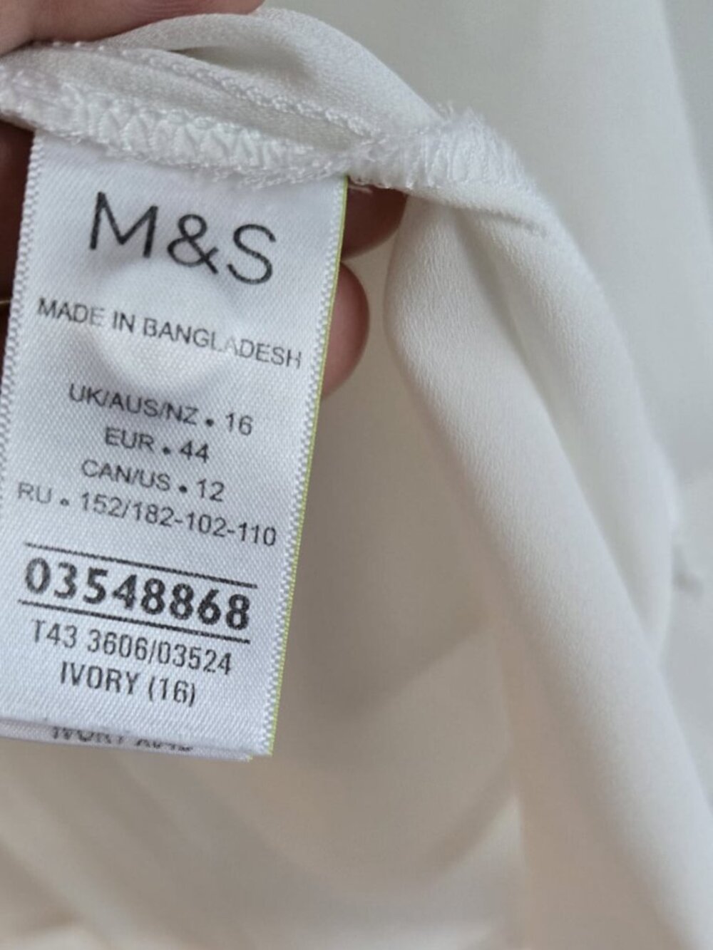 NWOT M&S Collection Ivory Flowy Button-Down Blouse Size 12 100% Polyester - Picture 4 of 10